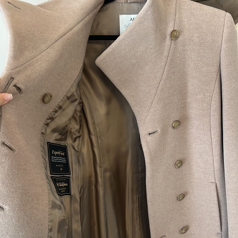 Aritzia the Connor coat Xs color is heather warm taupe . Brand new with tags